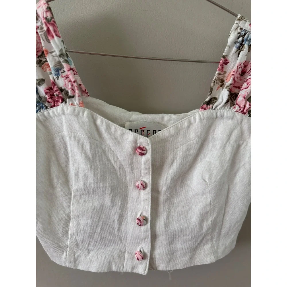 Vintage white top with floral accents - Picture 3 of 6